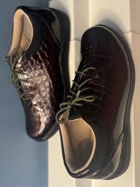 Drew Tulip burgundy leather orthopedic walking shoe women's US10.5 wide = EU41